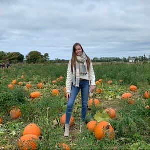 Meet your Posher, Kayla